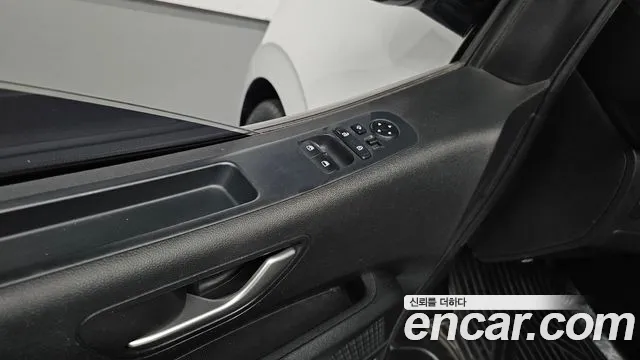 Hyundai Staria 2021 thumb 8