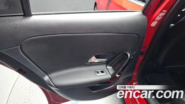 Mercedes-Benz A-Class 2019 thumb 8