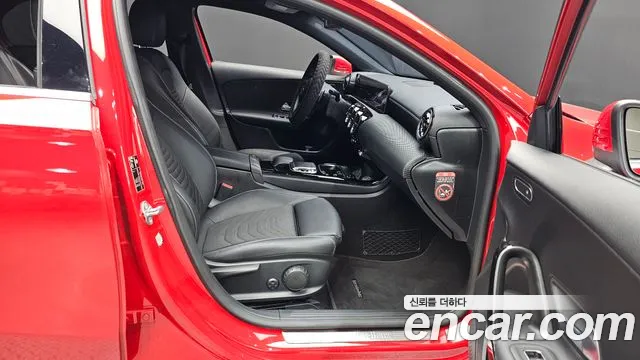 Mercedes-Benz A-Class 2019 thumb 3