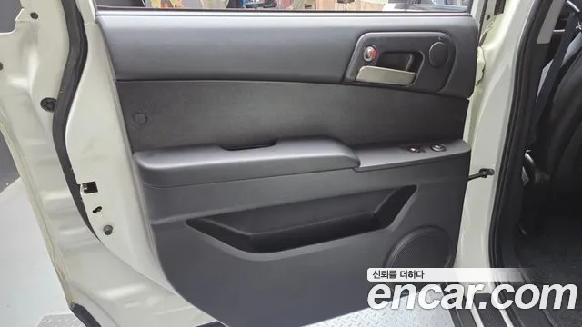 KGM Korando 2013 thumb 12