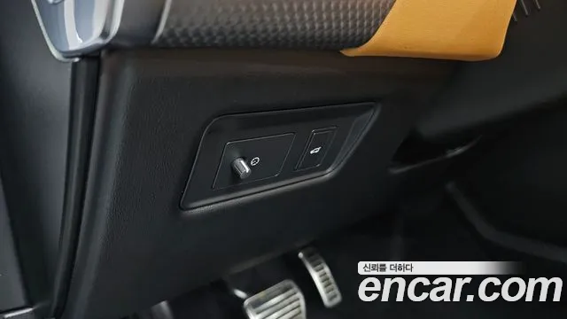 Land Rover Range Rover Sport 2019 thumb 3
