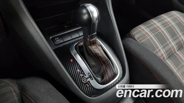 Volkswagen Golf 2010 thumb 12