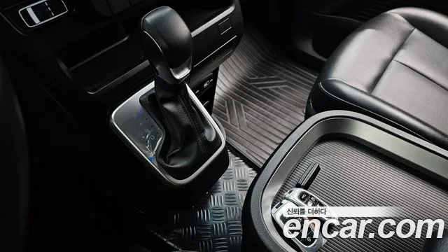 Hyundai Staria 2023 thumb 4