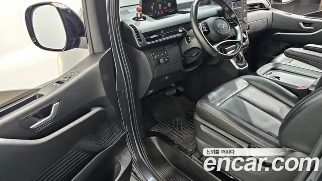 Hyundai Staria 2023 thumb 5