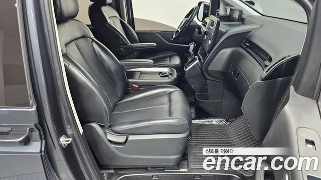 Hyundai Staria 2023 thumb 11