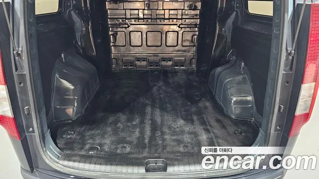 Hyundai Staria 2023 thumb 9