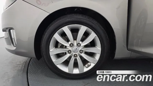 Kia Carens 2013 thumb 8