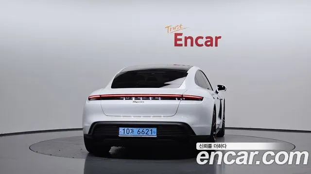 Porsche Taycan 2023 thumb 8