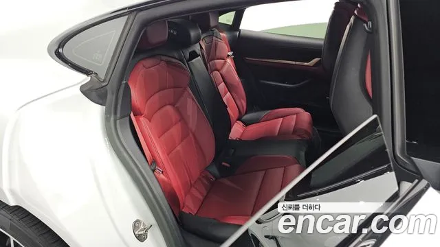 Porsche Taycan 2023 thumb 9