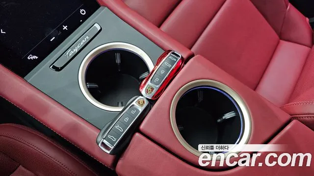 Porsche Taycan 2023 thumb 5