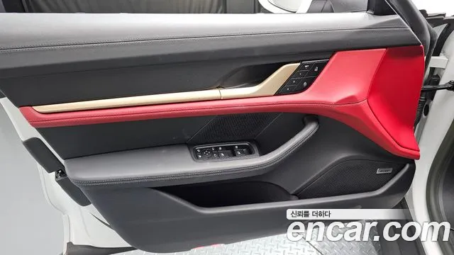 Porsche Taycan 2023 thumb 3