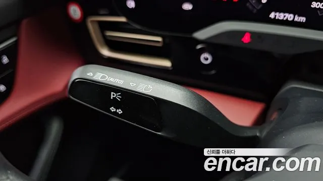 Porsche Taycan 2023 thumb 12