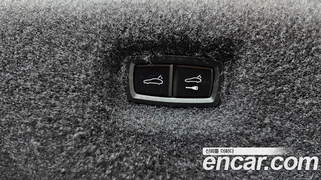 Porsche Taycan 2023 thumb 4