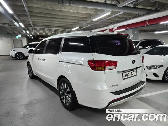 Kia Carnival 2015 thumb 5