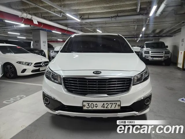 Kia Carnival 2015 thumb 11