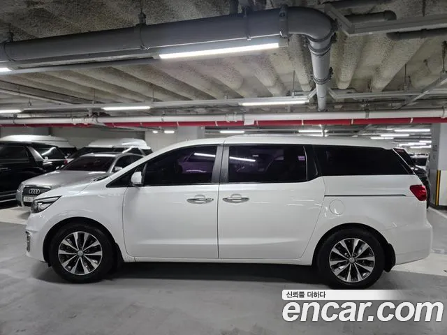 Kia Carnival 2015 thumb 10