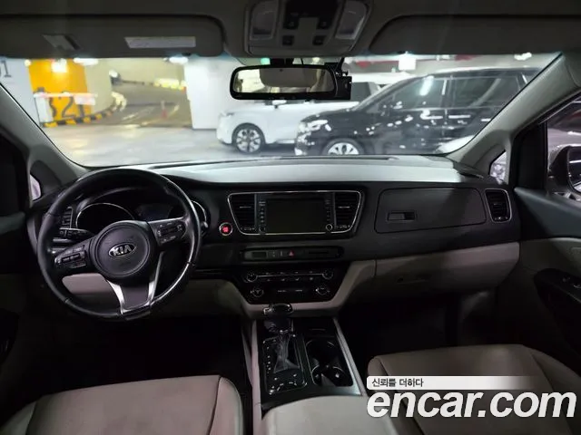Kia Carnival 2015 thumb 4