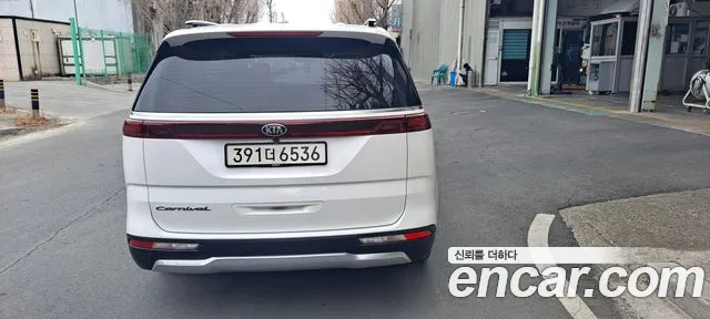Kia Carnival 2021 thumb 6