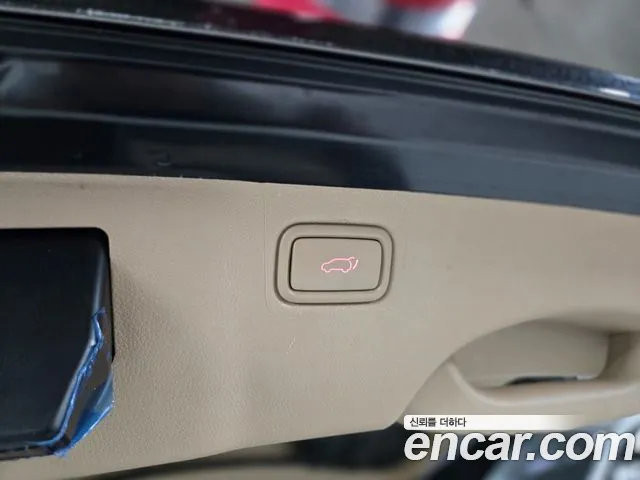 Kia Carnival 2016 thumb 10