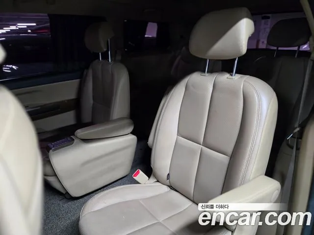 Kia Carnival 2016 thumb 5