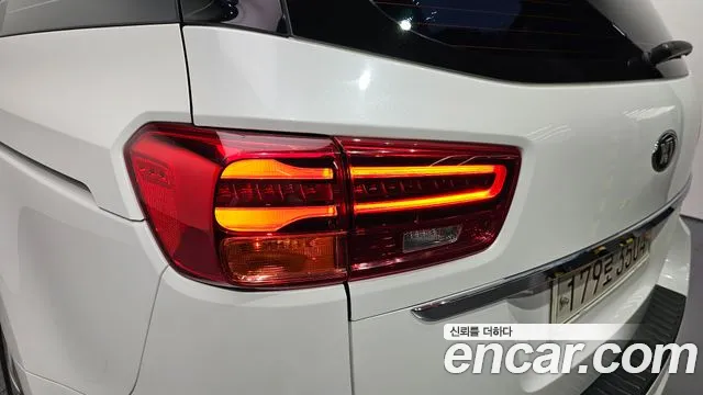Kia Carnival 2019 thumb 11