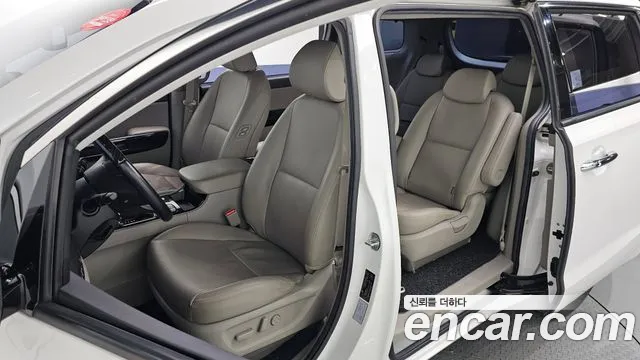 Kia Carnival 2019 thumb 2