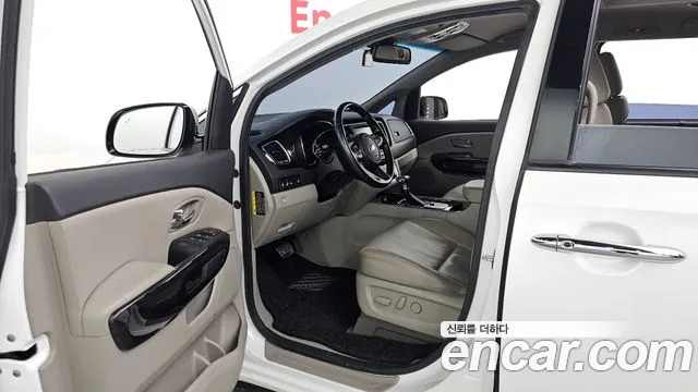 Kia Carnival 2019 thumb 3