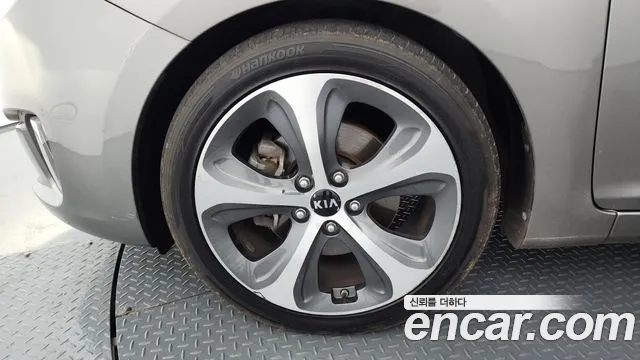 Kia Carens 2013 thumb 12