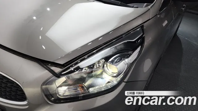 Kia Carens 2013 thumb 8