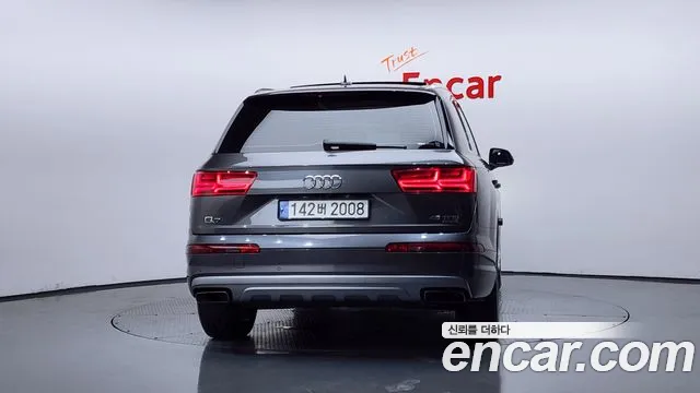 Audi Q7 2019 thumb 4