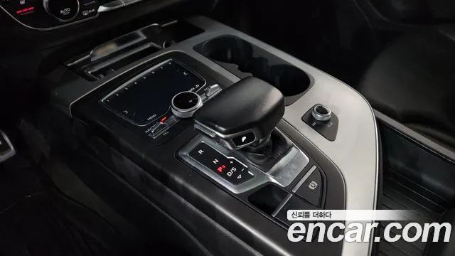 Audi Q7 2019 thumb 7