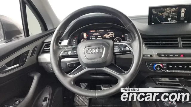 Audi Q7 2019 thumb 10