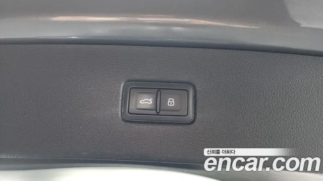 Audi Q7 2019 thumb 12