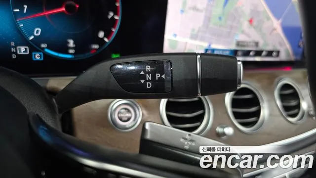 Mercedes-Benz E-Class 2021 thumb 8