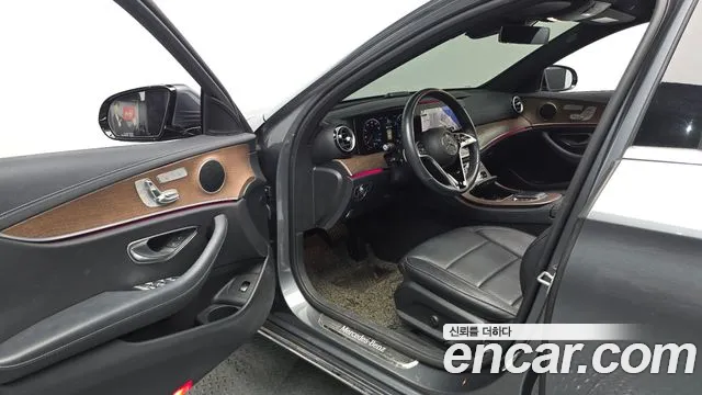 Mercedes-Benz E-Class 2021 thumb 9