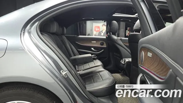 Mercedes-Benz E-Class 2021 thumb 6
