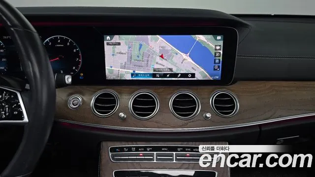 Mercedes-Benz E-Class 2021 thumb 11