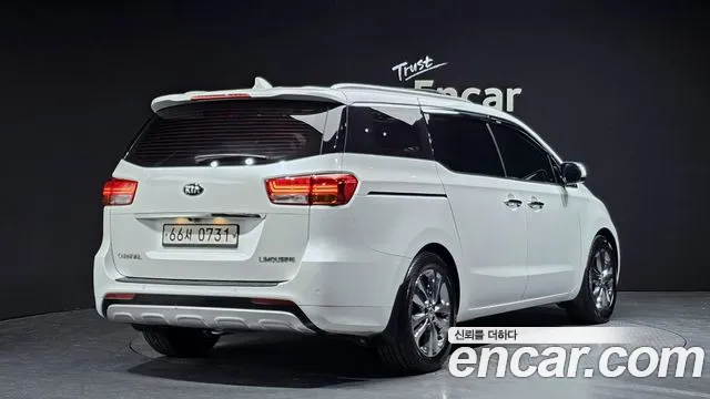 Kia Carnival 2016 thumb 8