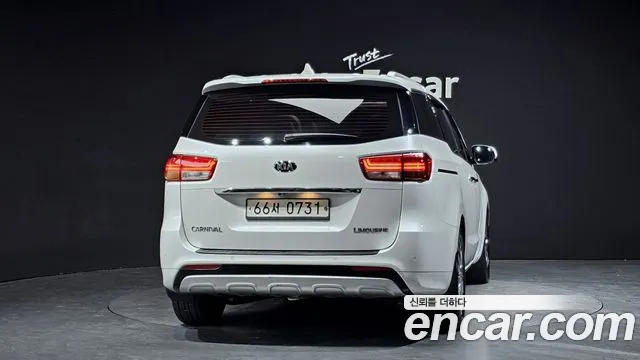 Kia Carnival 2016 thumb 3