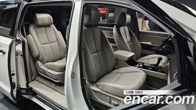Kia Carnival 2016 thumb 9