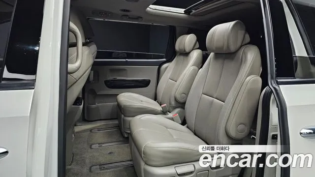 Kia Carnival 2016 thumb 5