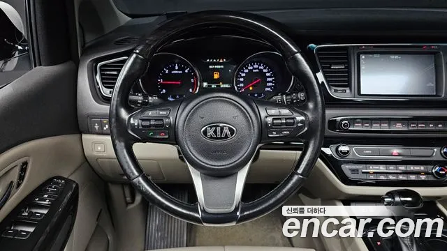 Kia Carnival 2016 thumb 4