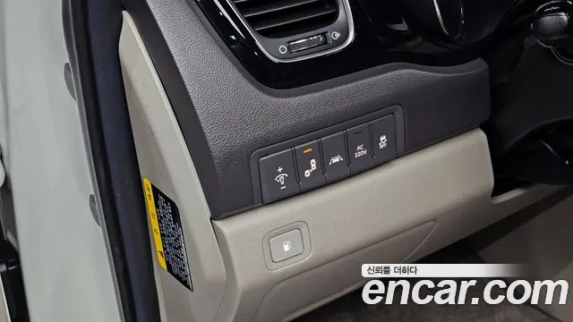 Kia Carnival 2016 thumb 12