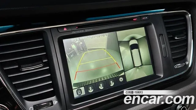 Kia Carnival 2016 thumb 10