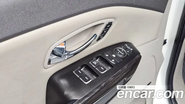 Kia Carnival 2016 thumb 2