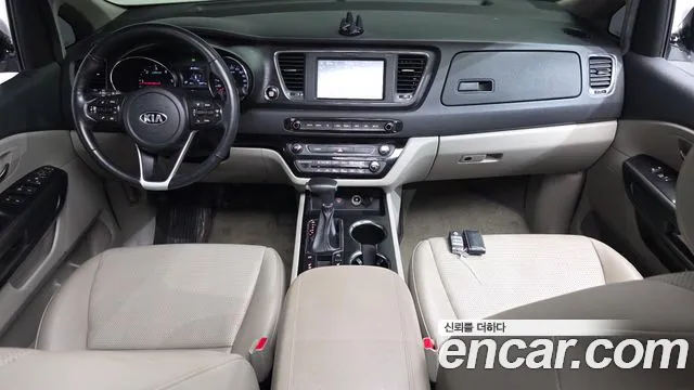 Kia Carnival 2018 thumb 4
