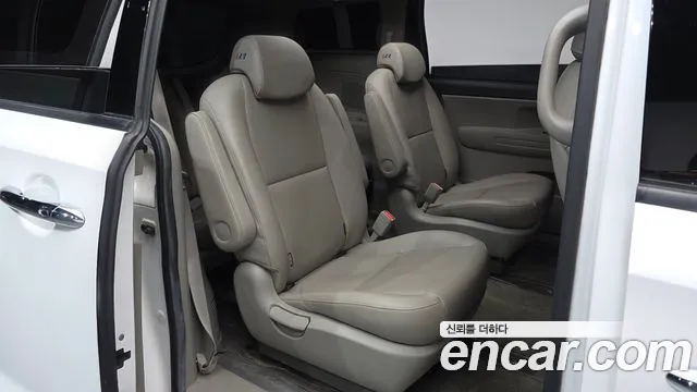 Kia Carnival 2018 thumb 12