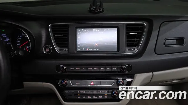 Kia Carnival 2018 thumb 11