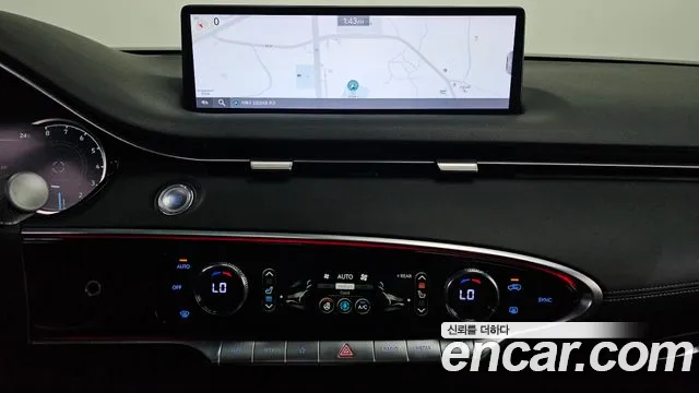 Genesis GV70 2021 thumb 11