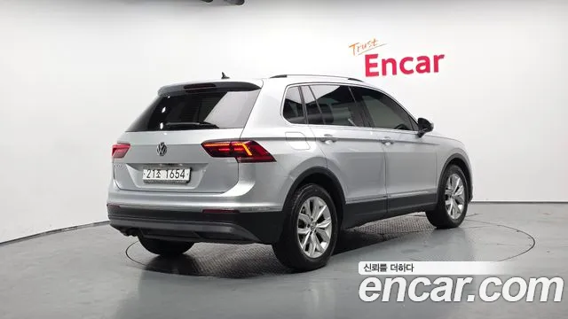 Volkswagen Tiguan 2018 thumb 8
